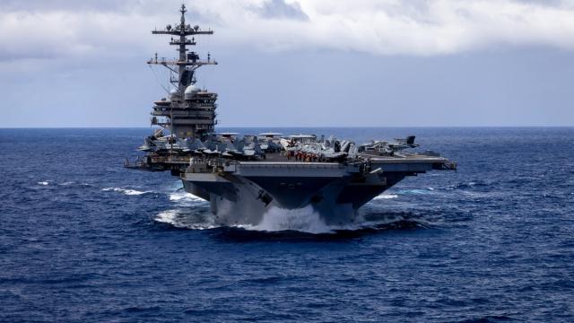 ABD, Hint Okyanusu'nda seyreden USS George HW Bush uçak gemisinin fotoğrafını paylaştı