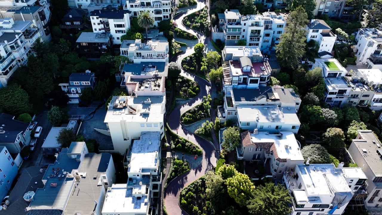 San Francisco’daki “Dünyanın En Virajlı Sokağı” havadan görüntülendi