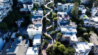 San Francisco’daki “Dünyanın En Virajlı Sokağı” havadan görüntülendi