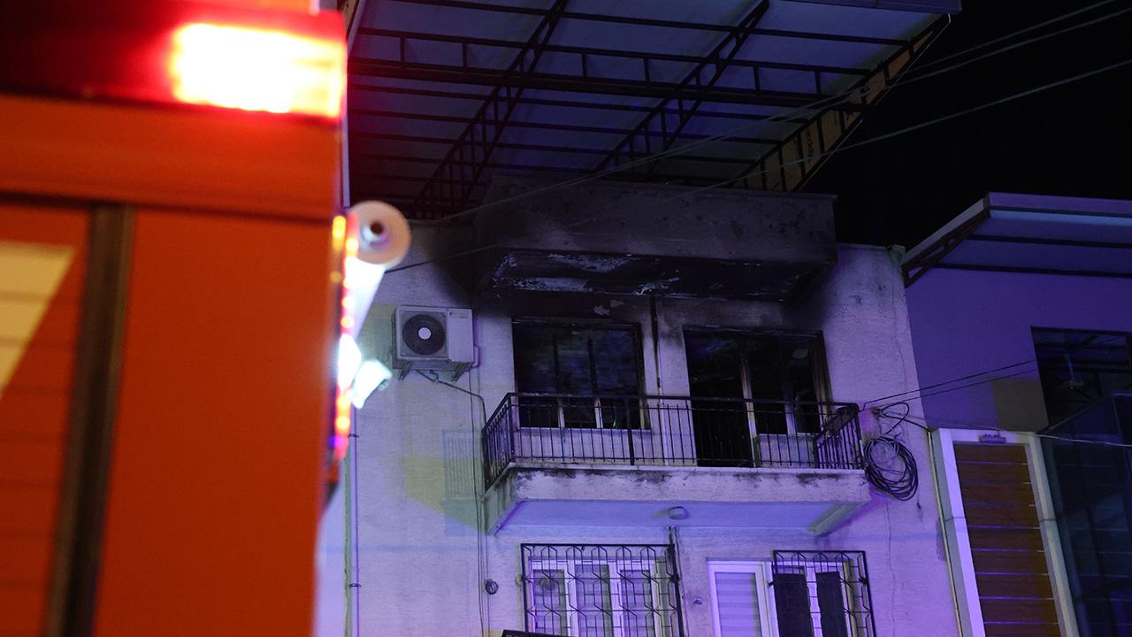 İzmir’de ev yangını: Baba hayatını kaybetti, oğlu ağır yaralı