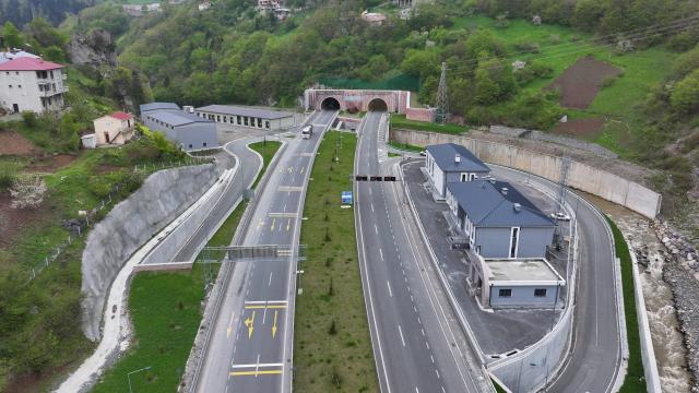 Zigana Tüneli 3 yılda 5,277,434 araç geçişiyle Karadeniz bağlantılarını güçlendirdi