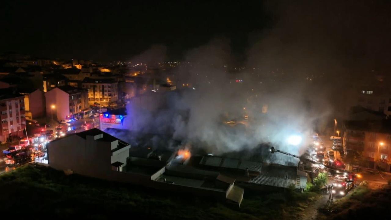 Arnavutköy’de fabrikada yangın çıktı