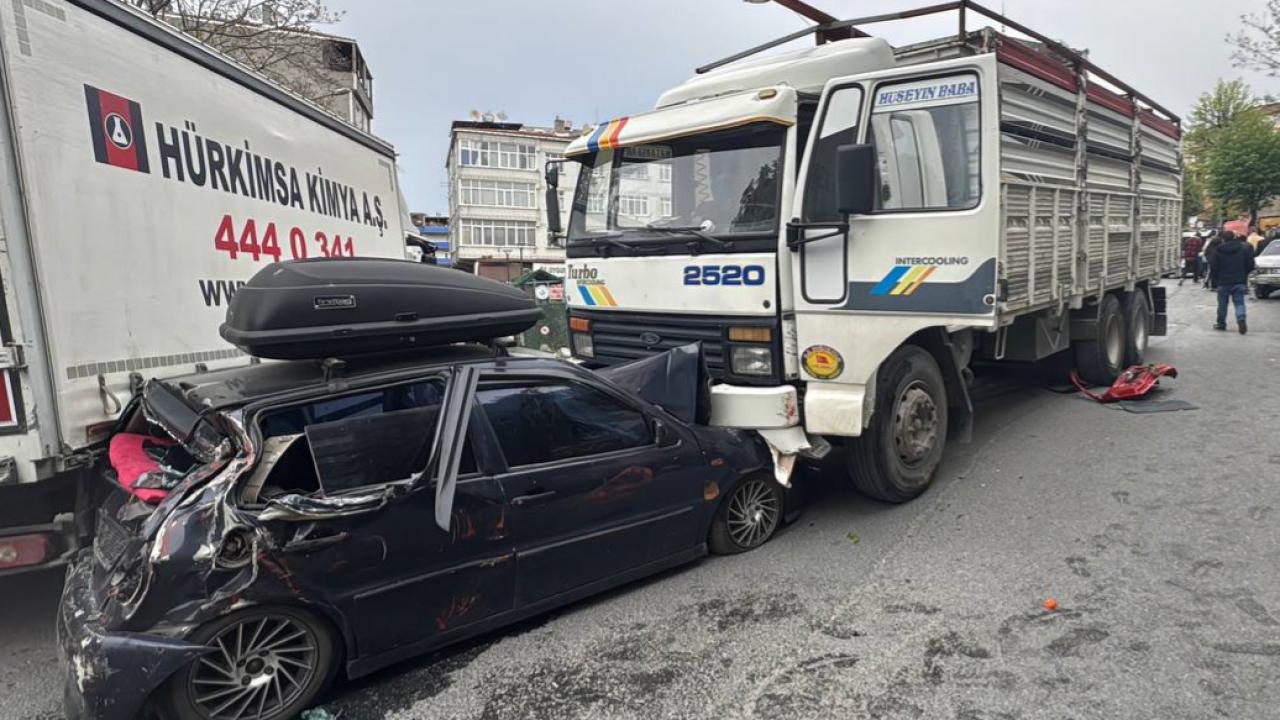 İstanbul Bağcılar'da Kaza: Freni Boşalan Kamyon 8 Araca Çarptı