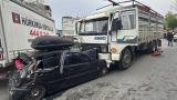 İstanbul'da freni boşalan kamyon 8 araca çarptı