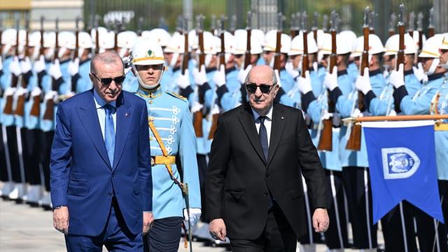 Cumhurbaşkanı Erdoğan, Cezayir Cumhurbaşkanı Tebbun'u resmi törenle karşıladı