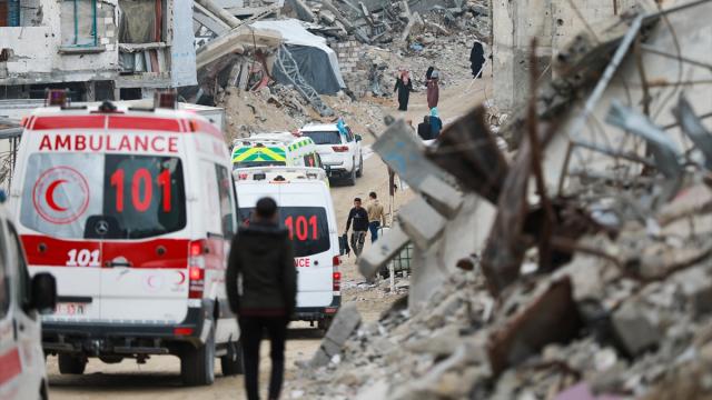 Gazze'de bir grup hasta Refah Sınır Kapısı'ndan tahliye edilmek üzere yola çıktı