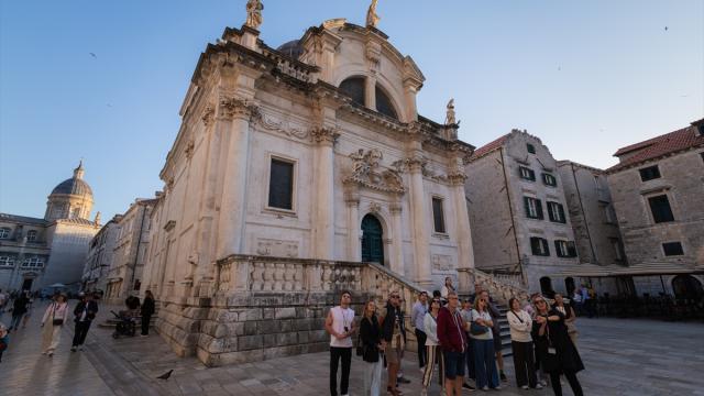 Hırvatistan’ın tarihi şehri Dubrovnik, ziyaretçilerini tarihi yolculuğa çıkarıyor