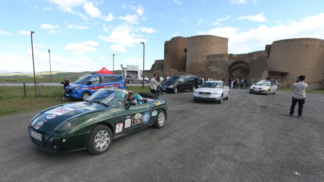 Doğu-Batı Dostluk ve İpek Yolu Rallisi Ekibi Kars'a Ulaştı