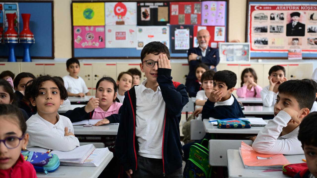 İstanbul'daki ilkokullarda erken teşhis için işitme ve göz taraması