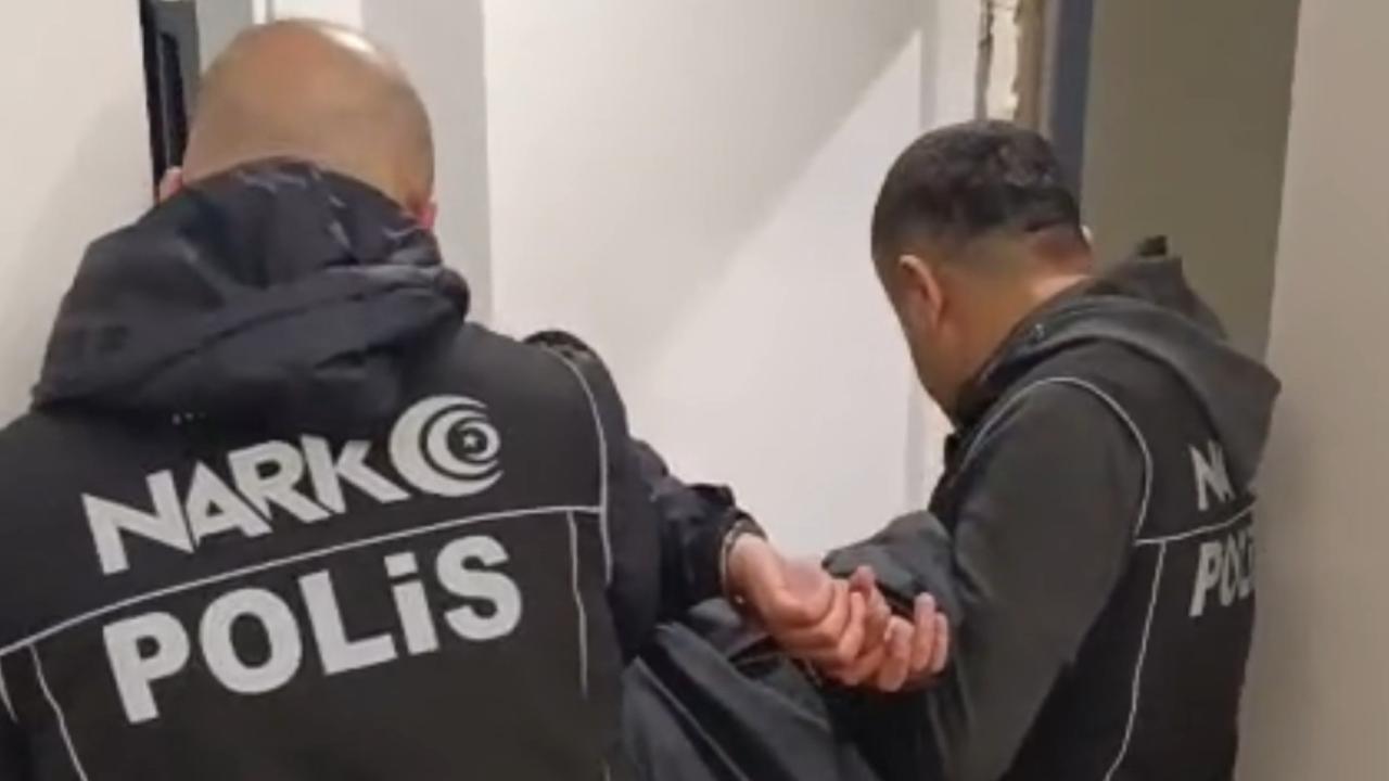 Kırmızı bültenle aranan uyuşturucu kaçakçısı Mersin’de yakalandı