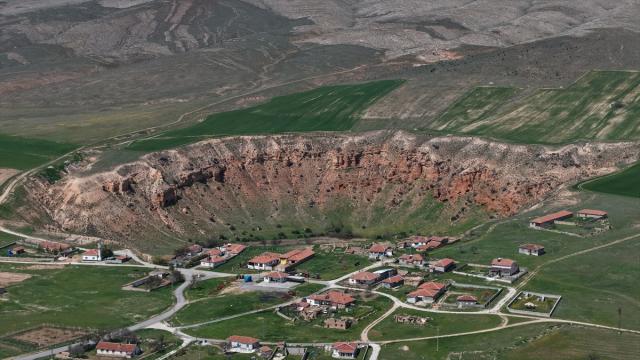 Mucur'un obruk gölü doğa tutkunlarını bekliyor