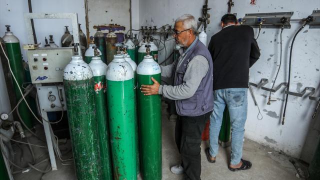 Han Yunus'taki oksijen üretim istasyonu, bölgede yaşanan kriz nedeniyle kapanma riski taşıyor
