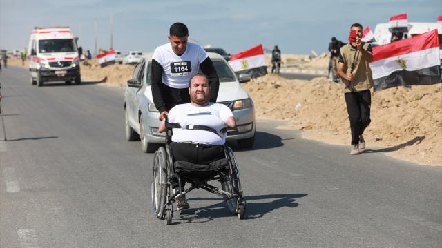 Gazze'de, "Özgürlük için koşuyoruz" sloganı altında maraton düzenlendi