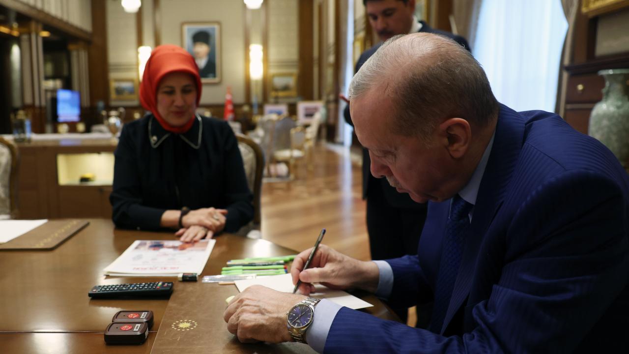 Cumhurbaşkanı Erdoğan, Türk Kızılay'a kurban bağışı yaptı