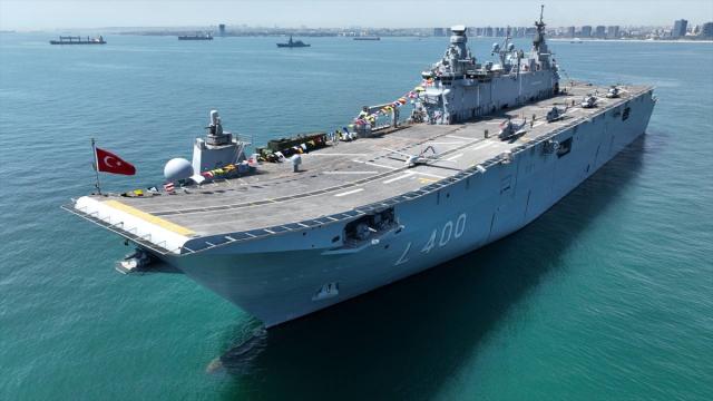 SAHA 2026'da yabancı ülkelerin üst düzey yetkilileri TCG Anadolu'yu ziyaret etti