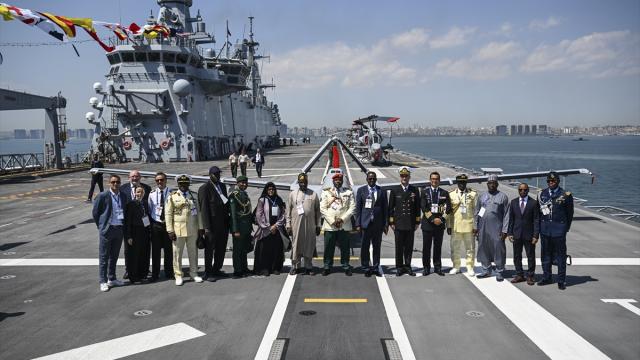 SAHA 2026'da yabancı ülkelerin üst düzey yetkilileri TCG Anadolu'yu ziyaret etti