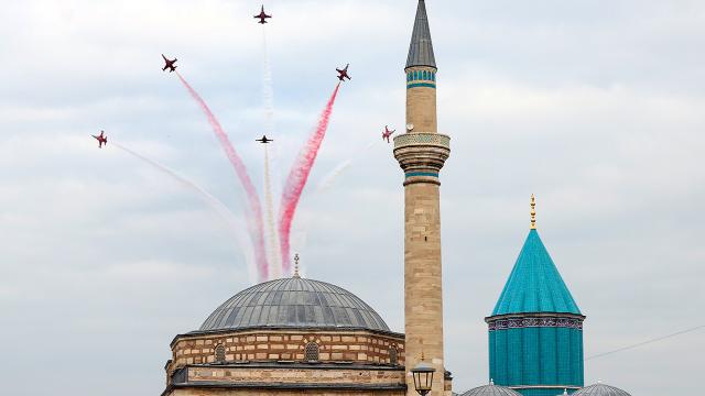 Türk Yıldızları Konya semalarında nefes kesti