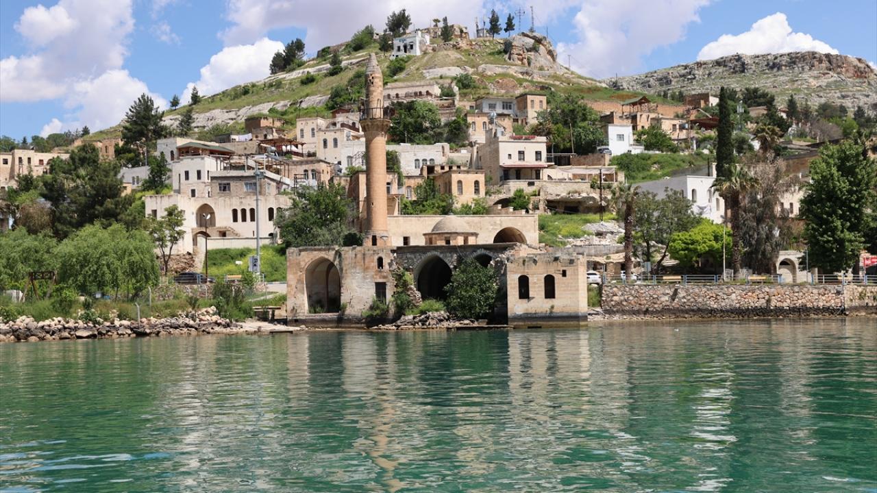 Su altında kalan yerleşim yerleri turistlerin uğrak yeri oluyor