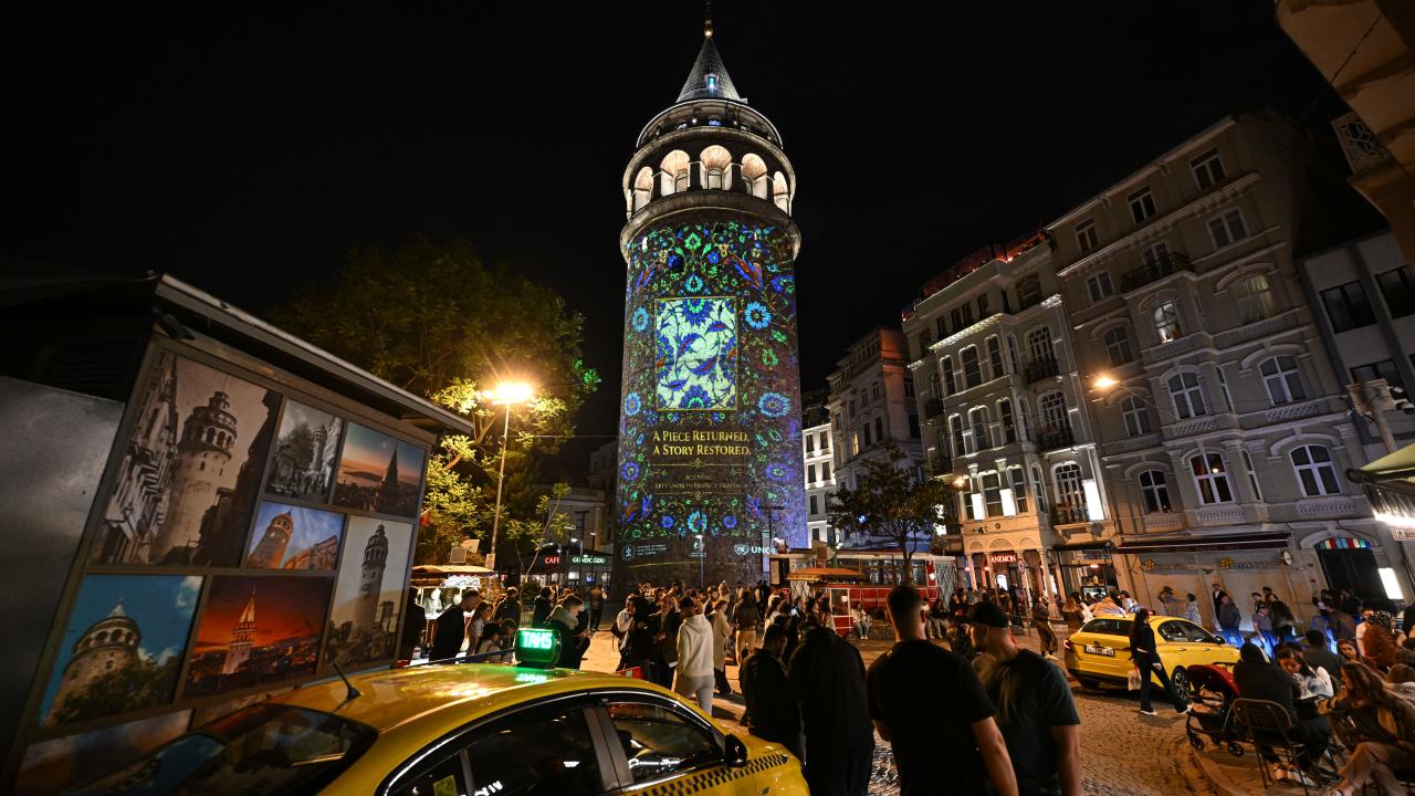 Galata Kulesi'nde kültürel miras için farkındalık gösterisi