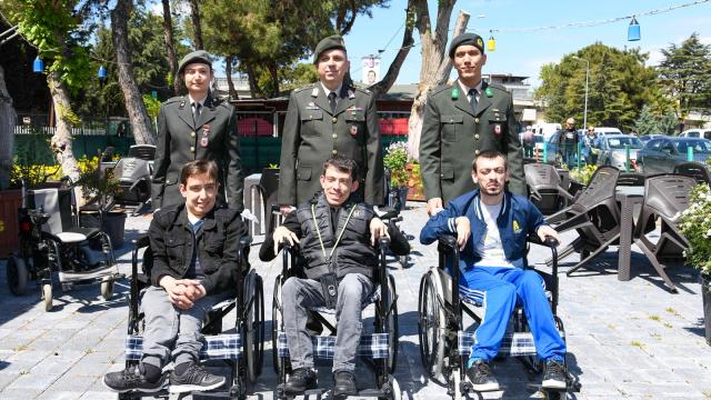 Kara Kuvvetleri, Engelliler Haftası'nda 108 Tekerlekli Sandalyeyi İhtiyaç Sahiplerine Ulaştırdı
