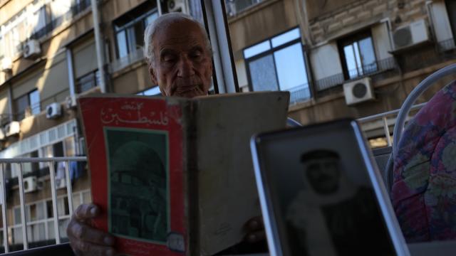 Nekbe'nin 85 yaşındaki tanığı, göç hikayesini belgelerle bugüne aktarıyor