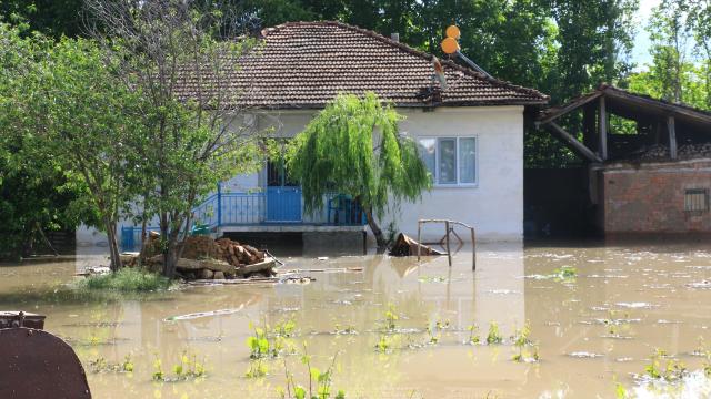 Tokat'ın Erbaa ilçesinde taşkın riski nedeniyle 70 ev boşaltıldı