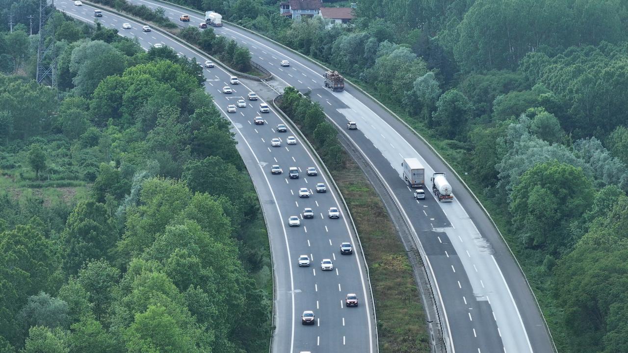 Anadolu Otoyolu`nda trafik hareketliliği