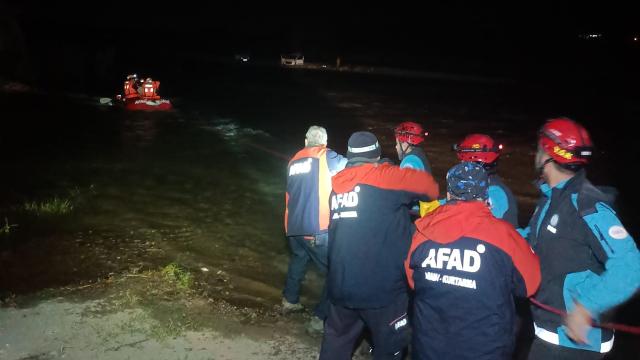 Bursa'da Baraj Kapaklarının Açılmasıyla Mahsur Kalan 4 Kişi Kurtarıldı
