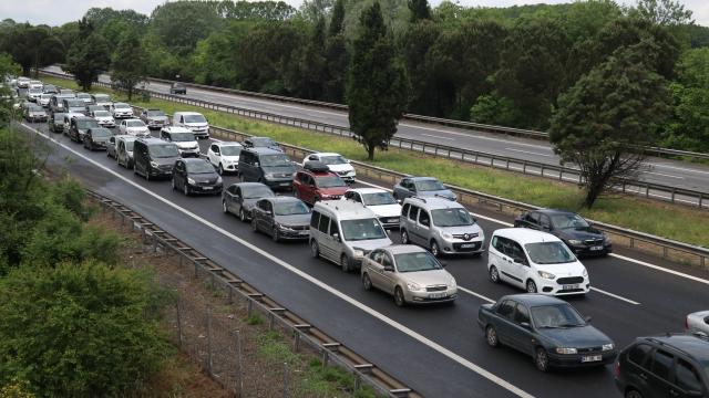 Yolarda bayram hareketliliği devam ediyor