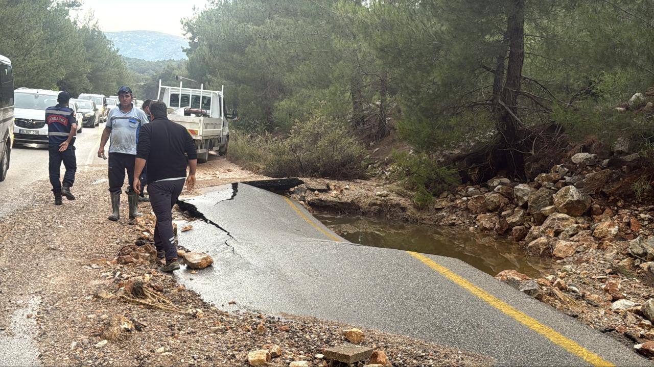 Bodrum'da içme suyu isale hattı patladı