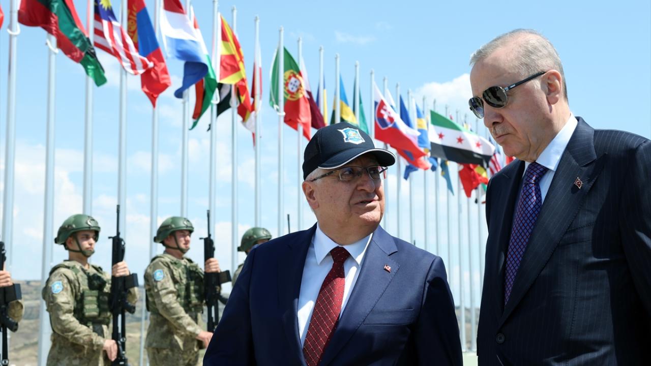 "Türk ordusu, barışın ordusudur"