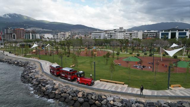 Hatay İskenderun sahilinde "Gezi Treni" hizmete alındı