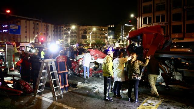 Giresun'da 5 kişinin hayatını kaybettiği kaza kamerada