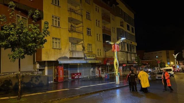 Hakkari'de temel kazısı çevresinde çatlaklar tespit edildi; 6 bina tedbir amaçlı tahliye edildi