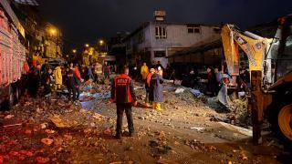 Hatay'da sağanak sele dönüştü: Köprü çöktü, göçük meydana geldi