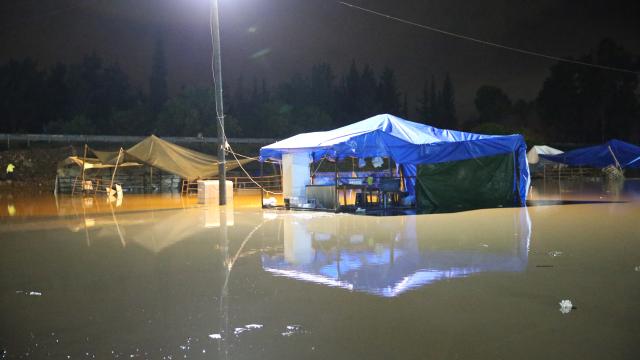 Hatay'ı sağanak vurdu