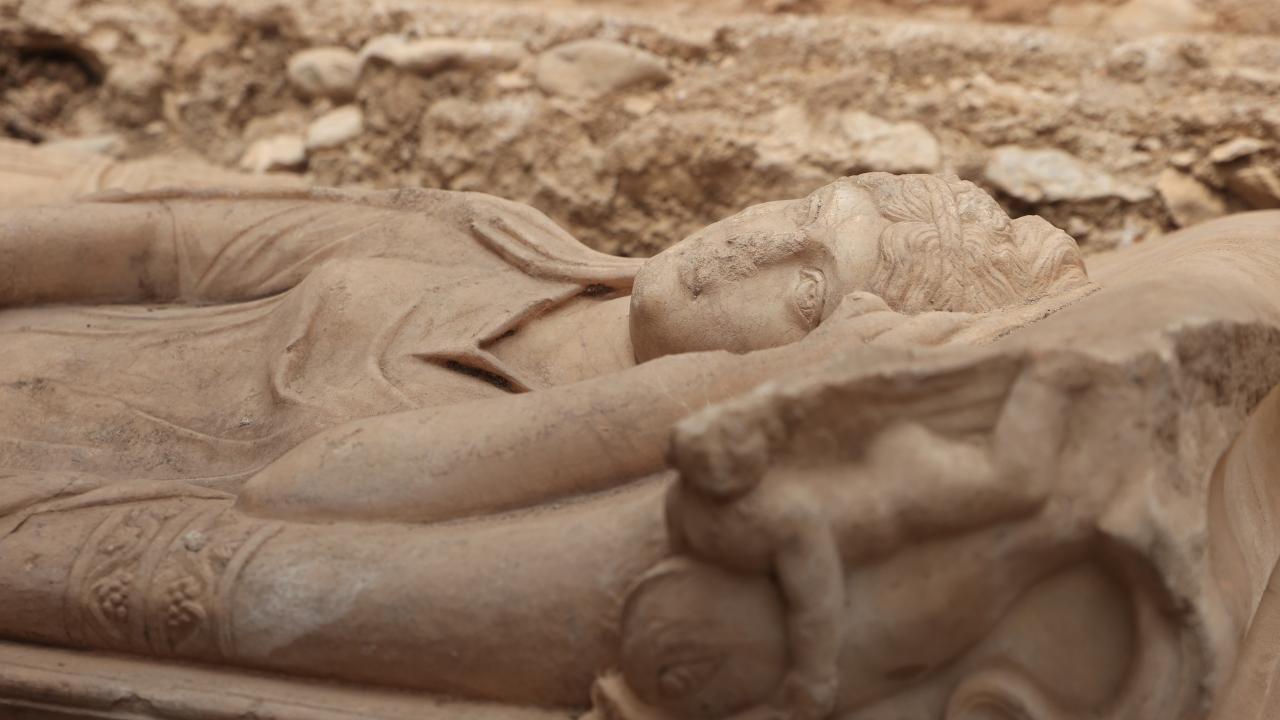 Olympos'ta aristokrat bir kadına ait anıtsal mezar bulundu