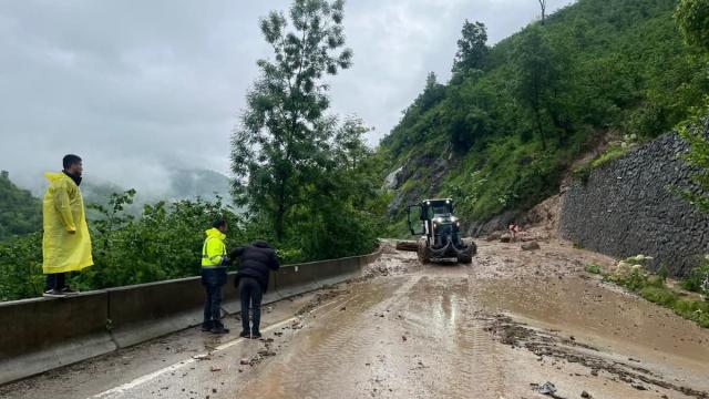Ordu'da Yoğun Yağışlar Heyelanlara Neden Oldu, Ulaşım Aksadı