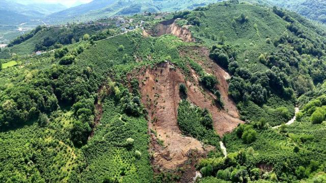 Ordu'da fındık bahçesinde heyelan meydana geldi