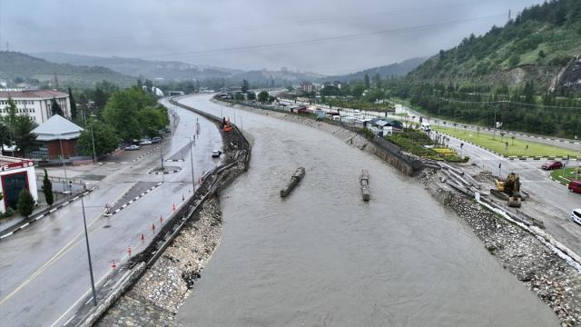 Taşkın riski bulunan Yeşilırmak Nehri dronla görüntülendi