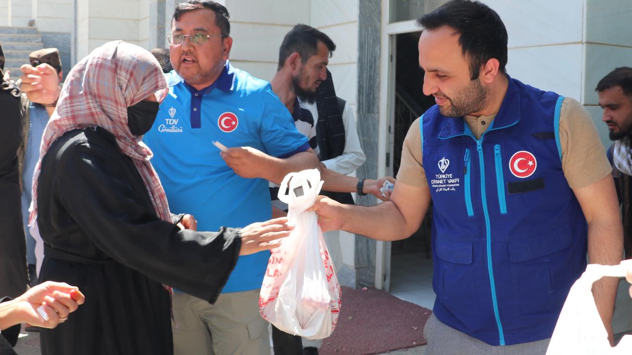 Türkiye Diyanet Vakfı Afganistan'da yaklaşık 420 bin kişiye kurban eti ulaştırdı