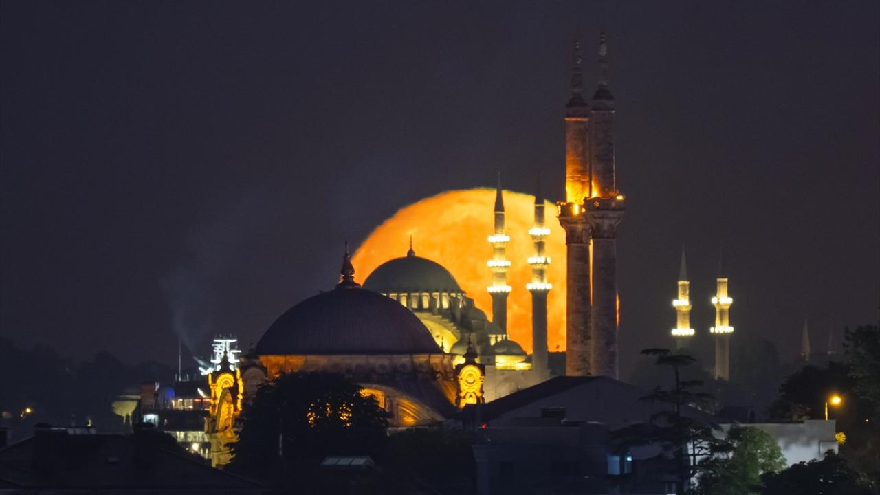 İstanbul`da dolunay
