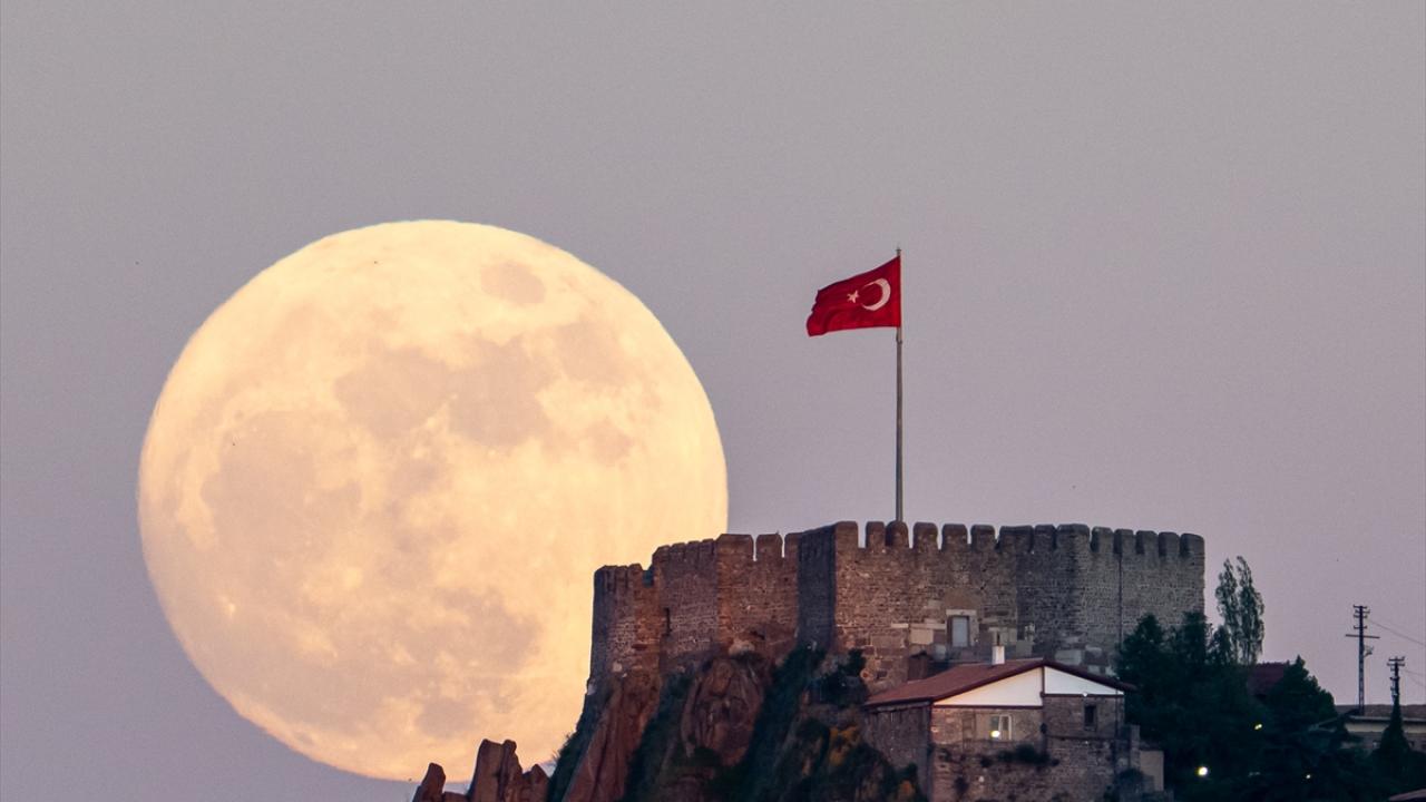 Ankara`da dolunay