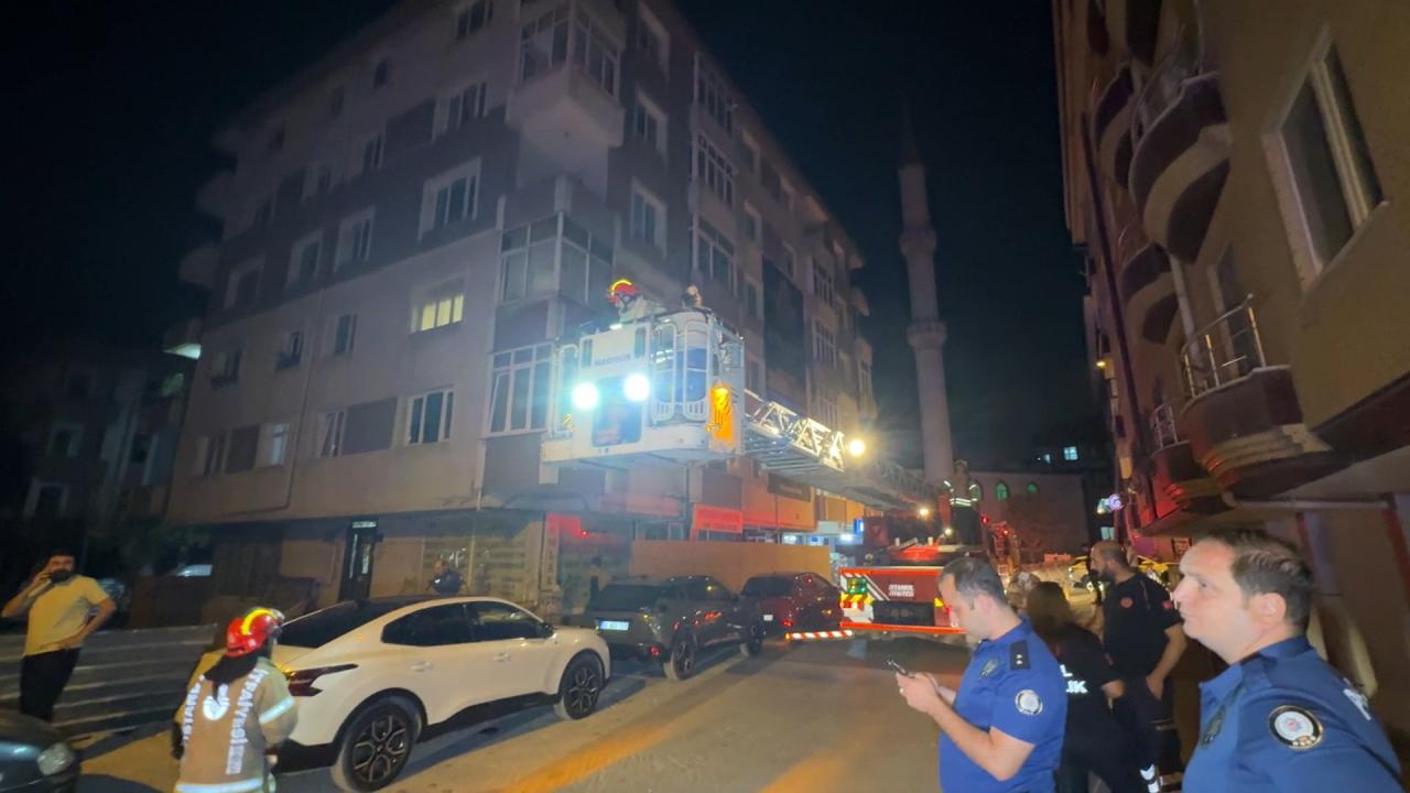 Avcılar'da kolonlarından sesler gelen 5 katlı bina tahliye edildi