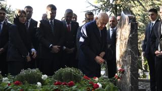 MHP Genel Başkanı Bahçeli, Alparslan Türkeş’in kabrini ziyaret etti