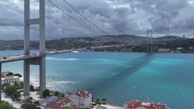 İstanbul Boğazı turkuaz renge döndü