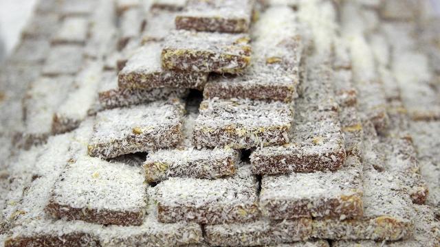 Mersin'in tescilli lezzeti "cezerye" günde 8 ton üretiliyor