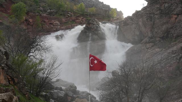 Irak sınırındaki şelaleye "Mehmetçik dokunuşu"