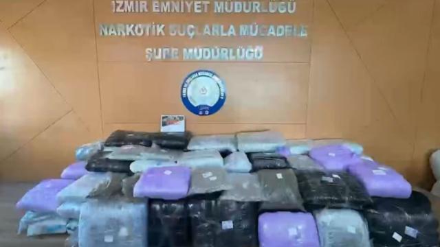 İzmir'de Uyuşturucu Operasyonu: 371 Kilogram Skunk Ele Geçirildi, 1 Şüpheli Gözaltına Alındı