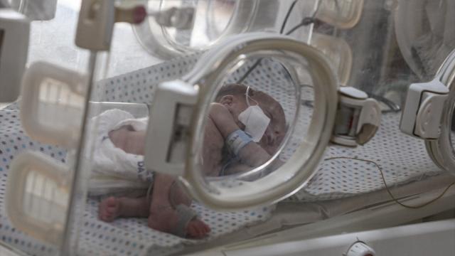 Gazze’de prematüre bebekler kısıtlı imkânlarla tedavi görüyor